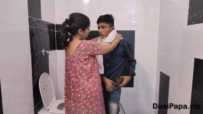 Young 18 Year Old Skinny Desi Man Fucking Mature Indian Aunty In Hotel Room - hotmovs.com - India
